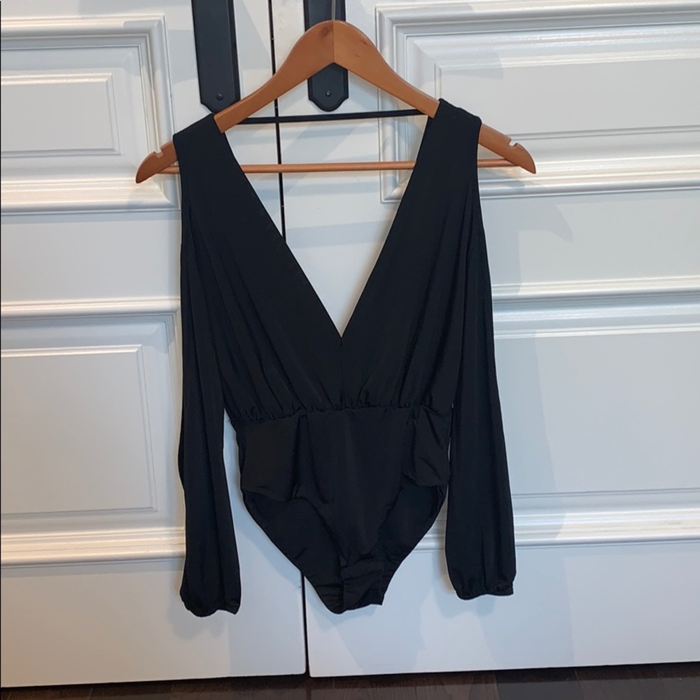 Black open sleeve body suit